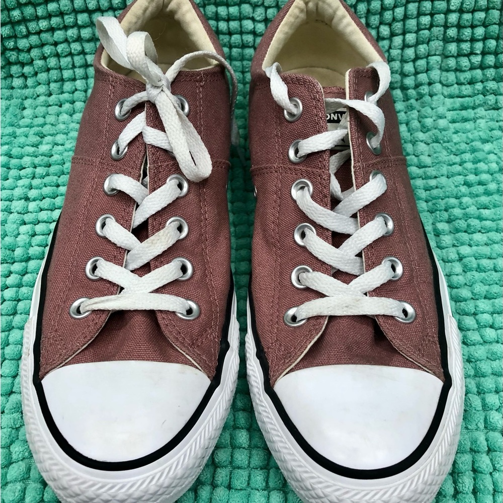 Women’s Canvas Lace-Up Sneakers in Mauve. Beautiful shade of mauve. Like New!